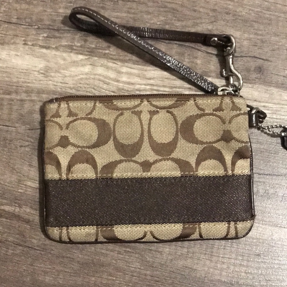 Coach Wristlet - Picture 2 of 8
